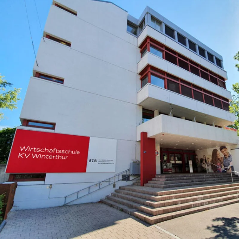 Schulhaus Eingang WSKVW