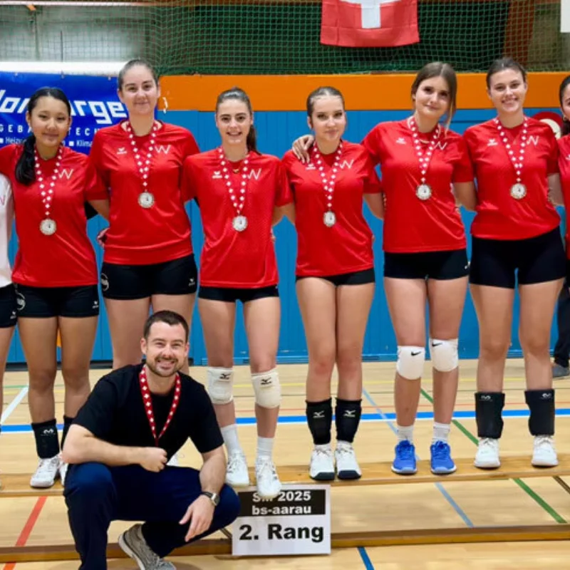 2 Volleyball Teamfoto Podest web